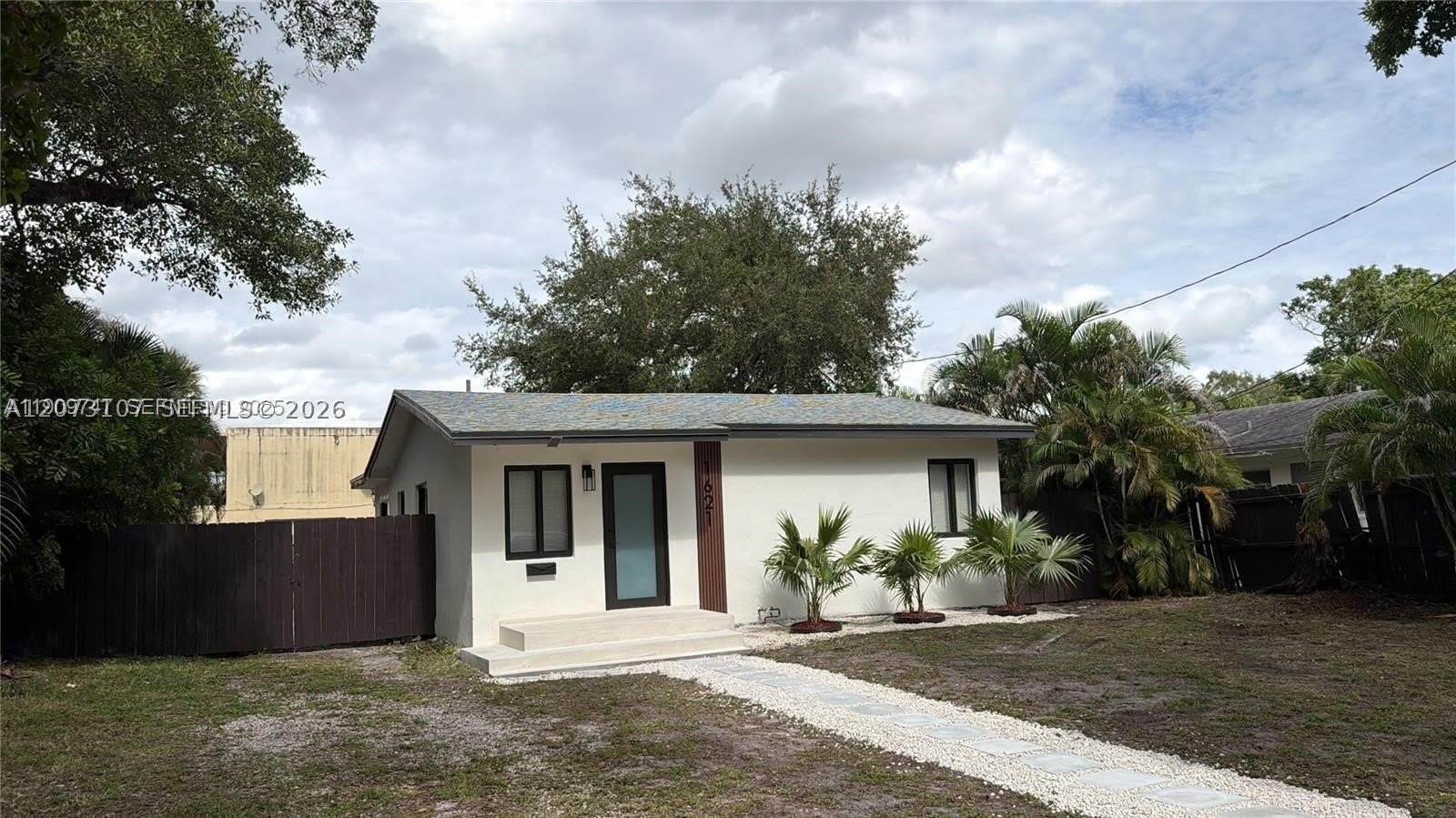1621 SW 11th Ct – photo 2