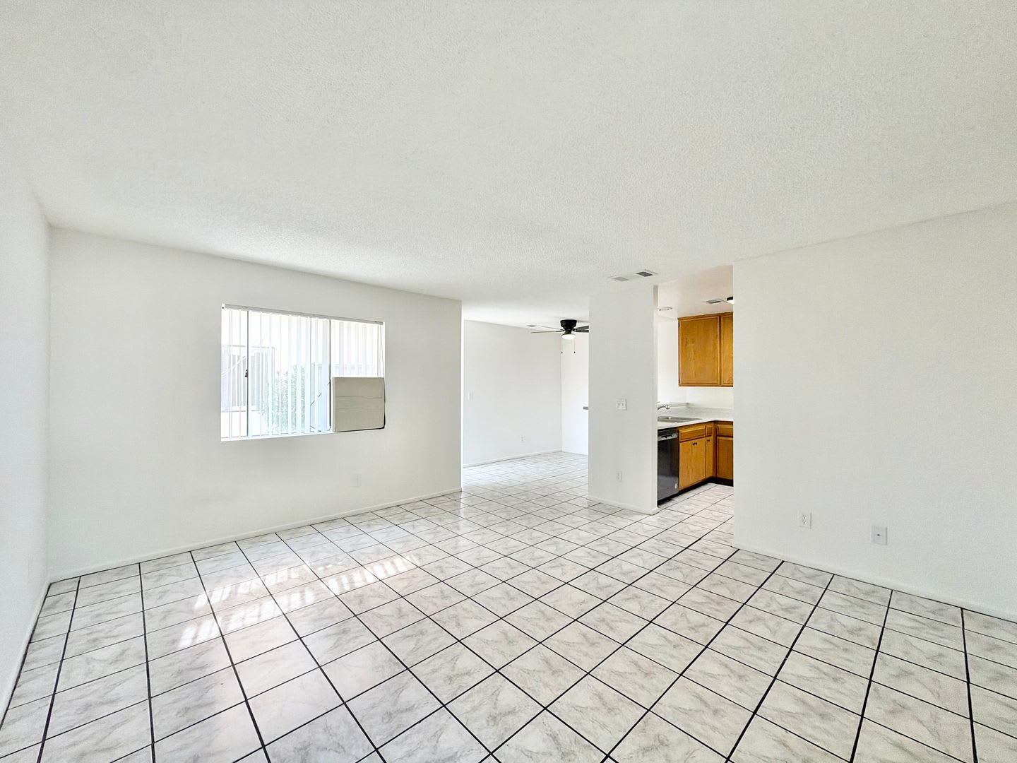AVAILABLE NOW!! 3 Bedroom 2 Bathroom Duplex in Cathedral City! – photo 4