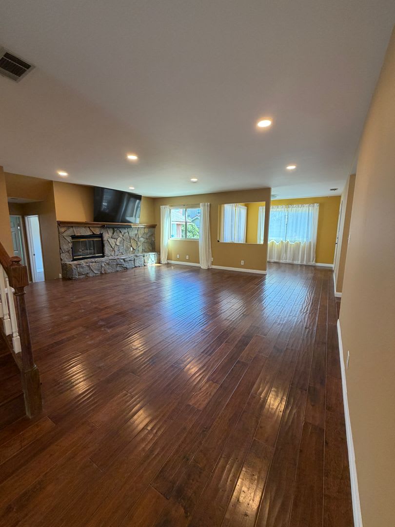 Spacious 4-Bedroom Corner-Lot Home with 3-Car Garage! – photo 4