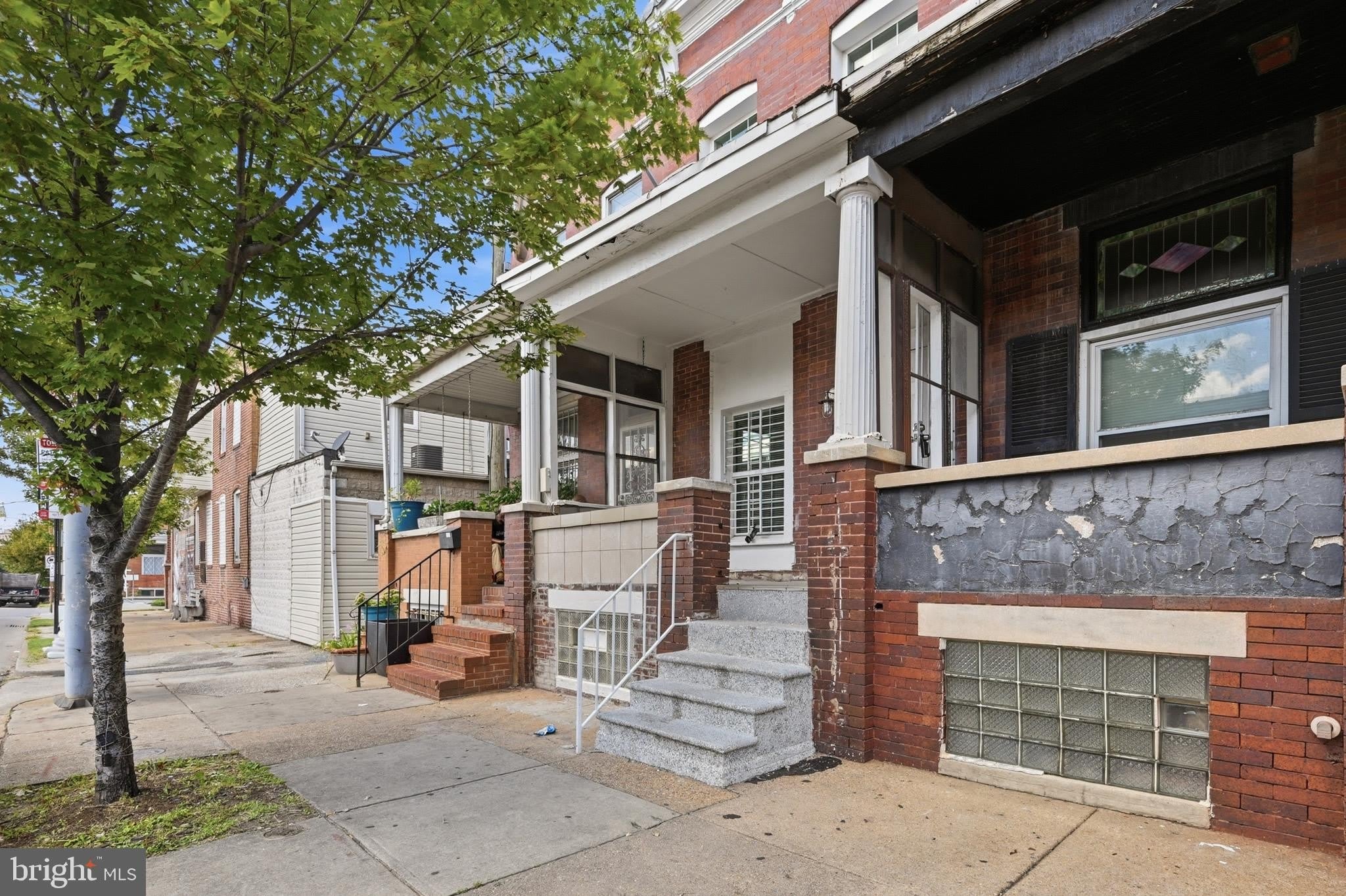 2914 E MADISON Street – photo 1