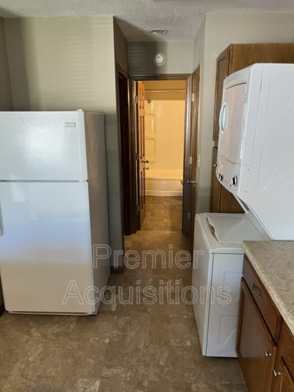 210 E Bland St – photo 4