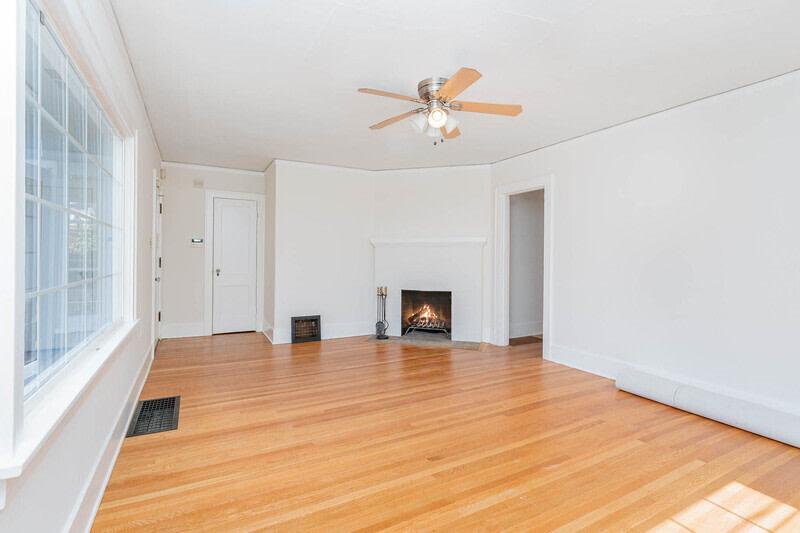 4814 36th Ave NE – photo 4