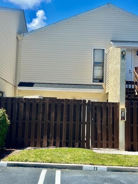641 Executive Center Drive – photo 2