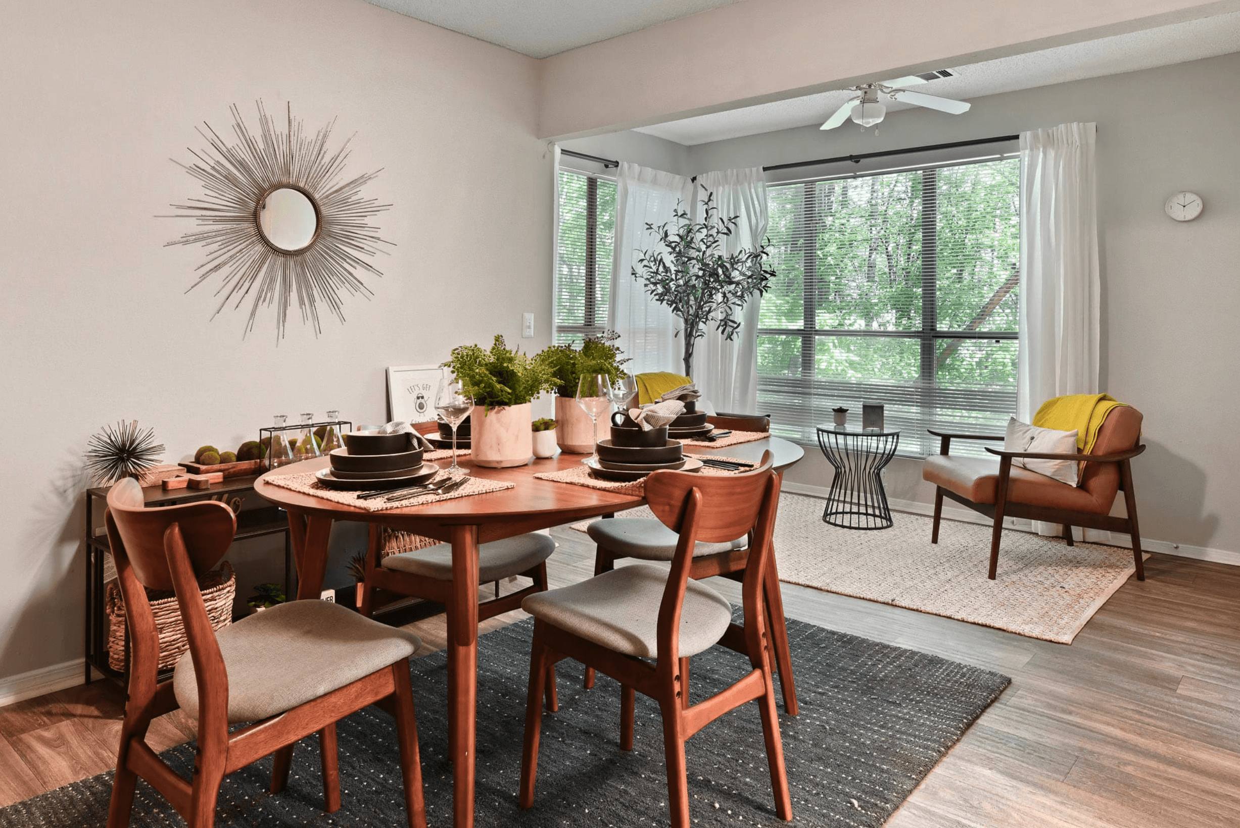 300 Riverside Apartment Homes – photo 4