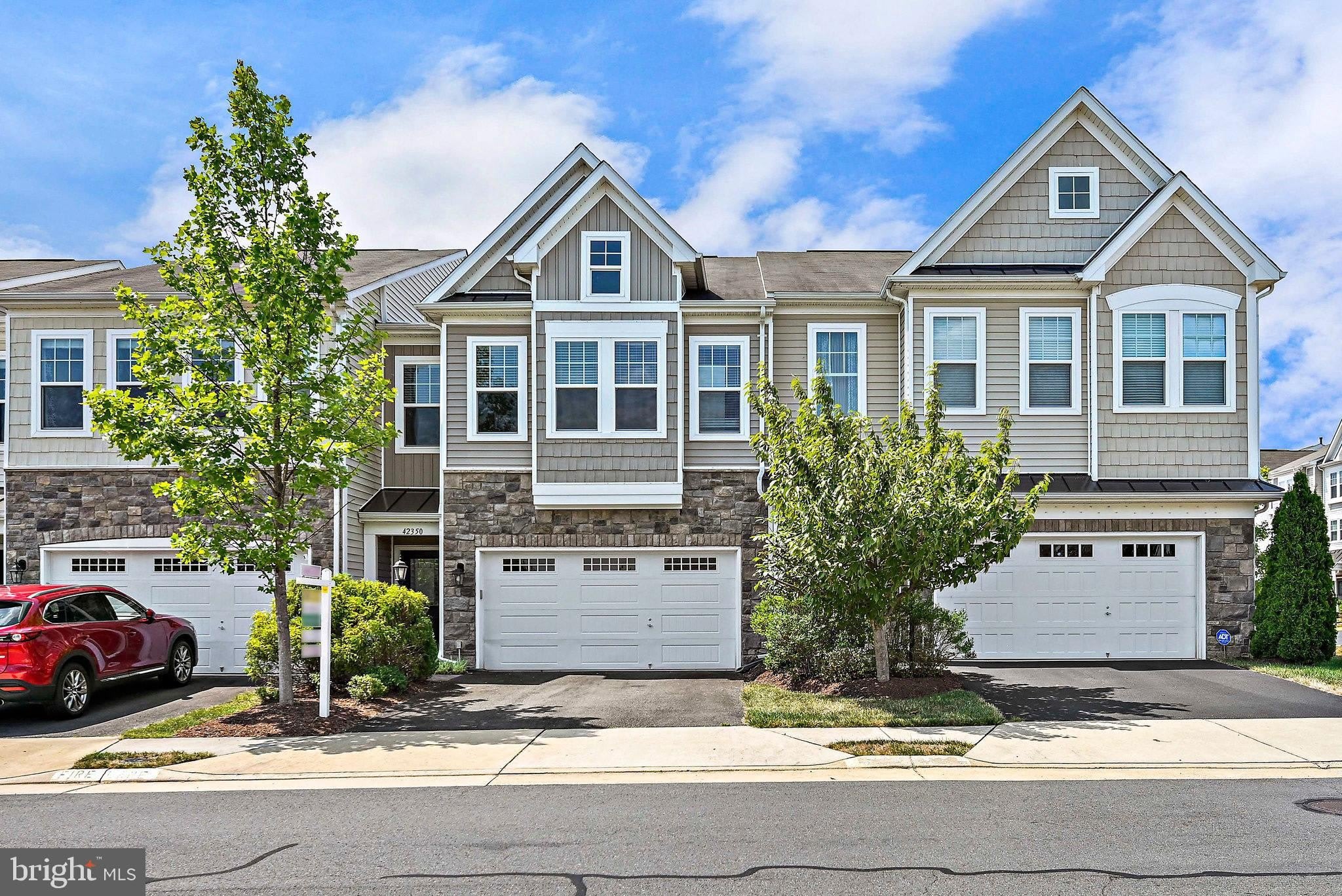 42350 BENFOLD Square – photo 3