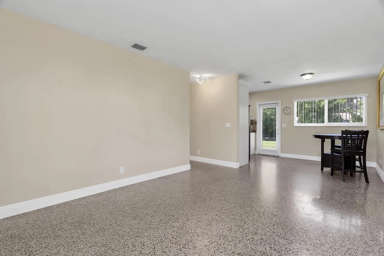 906 Lytle St – photo 5