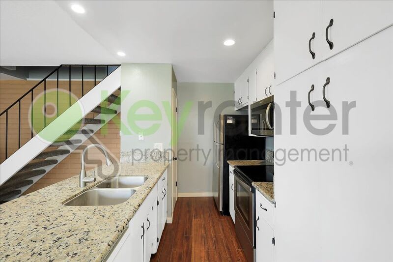 6533 Greenback Lane – photo 4