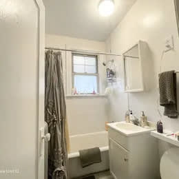 911 West Oakdale Avenue – photo 5