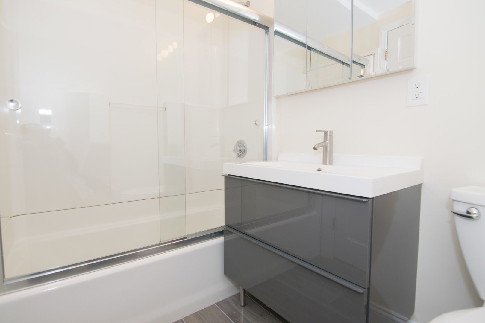 Nicely renovated 3 bed unit in Brookline – photo 5