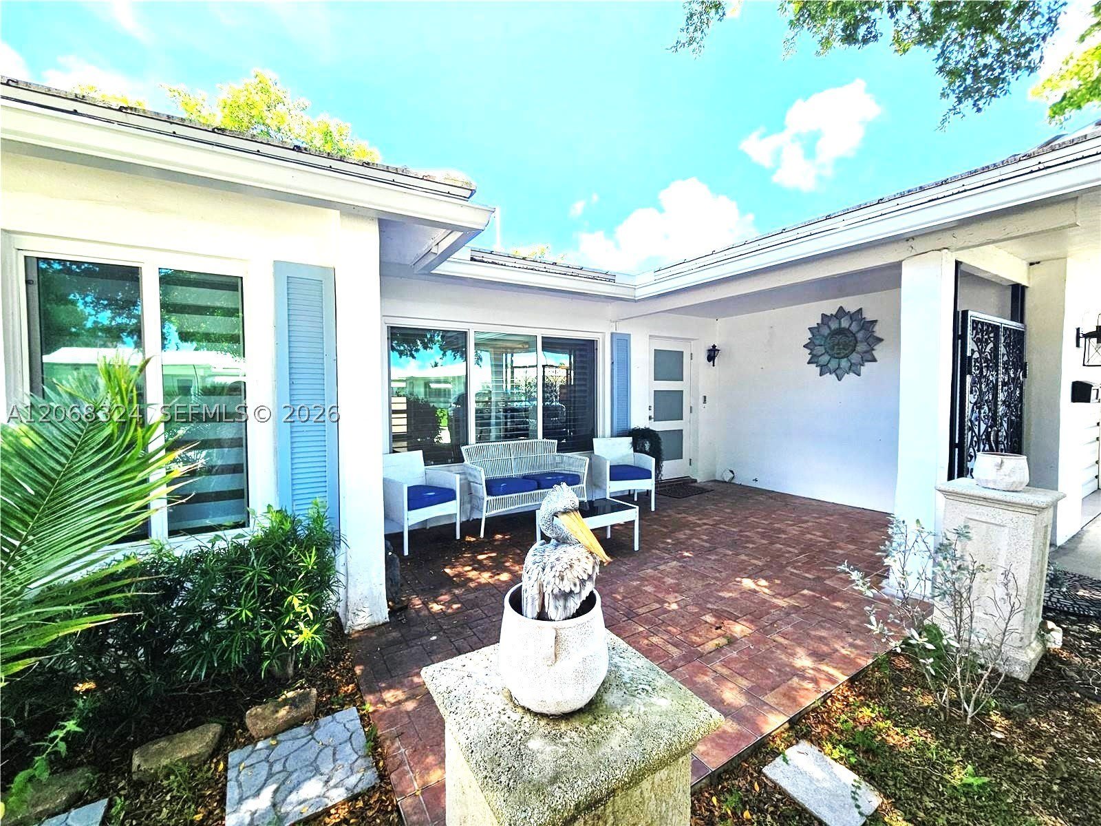 2661 NW 4th Ave – photo 2