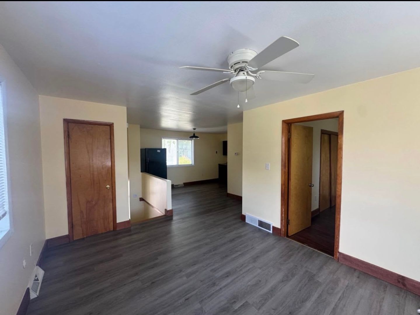 1027-1029 Elwood st – photo 4