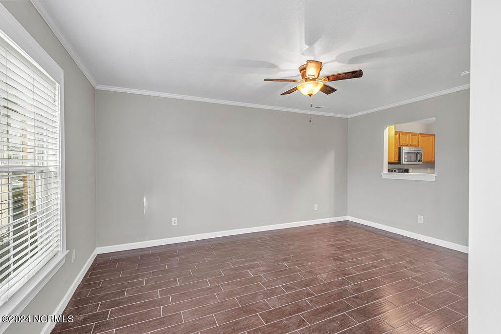 300 Streamwood Drive – photo 4