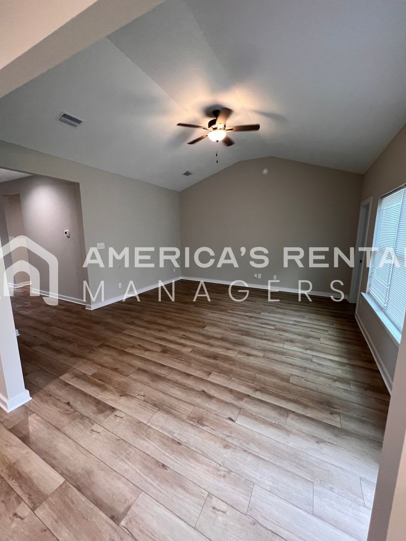 Home for Rent in Bay Minette, AL!! Available to View Now! – photo 5