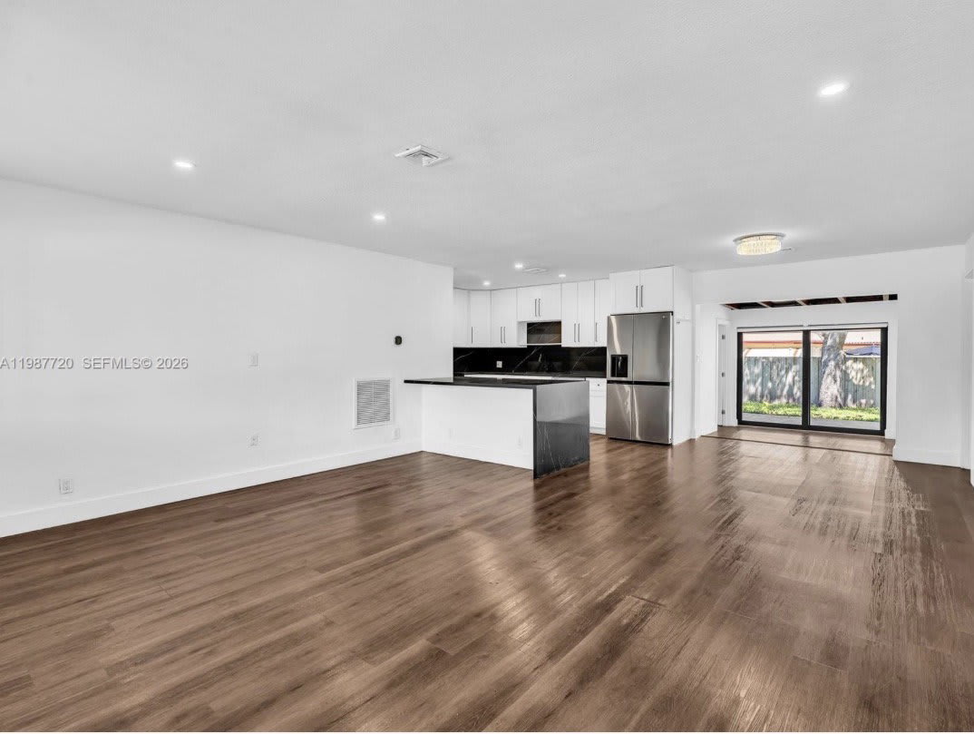 3193 Taft Street – photo 2
