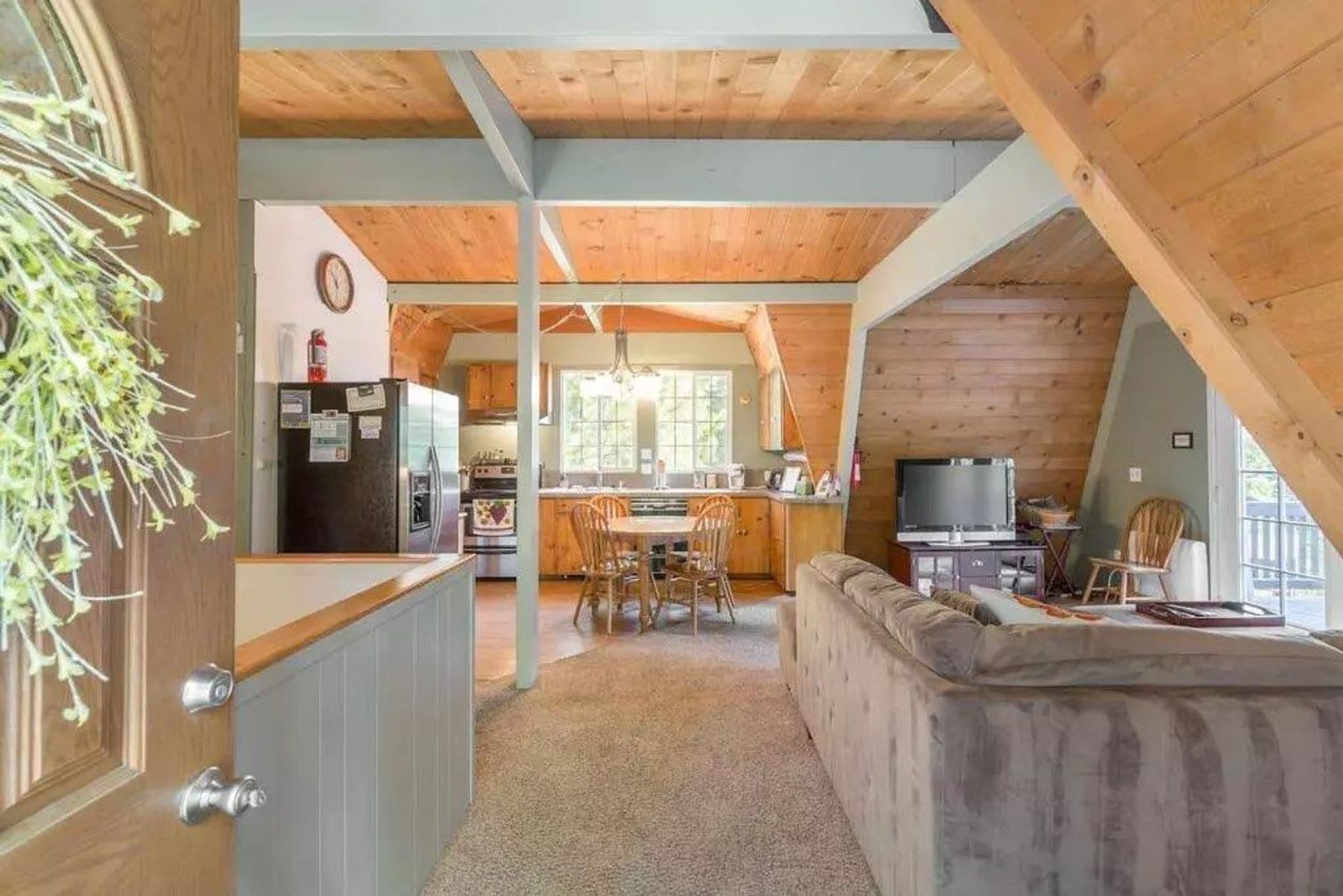 SEASONAL LEASE: "Ski Bird's Paradise" 5 Bedrooms, Right in Agate Bay – photo 3