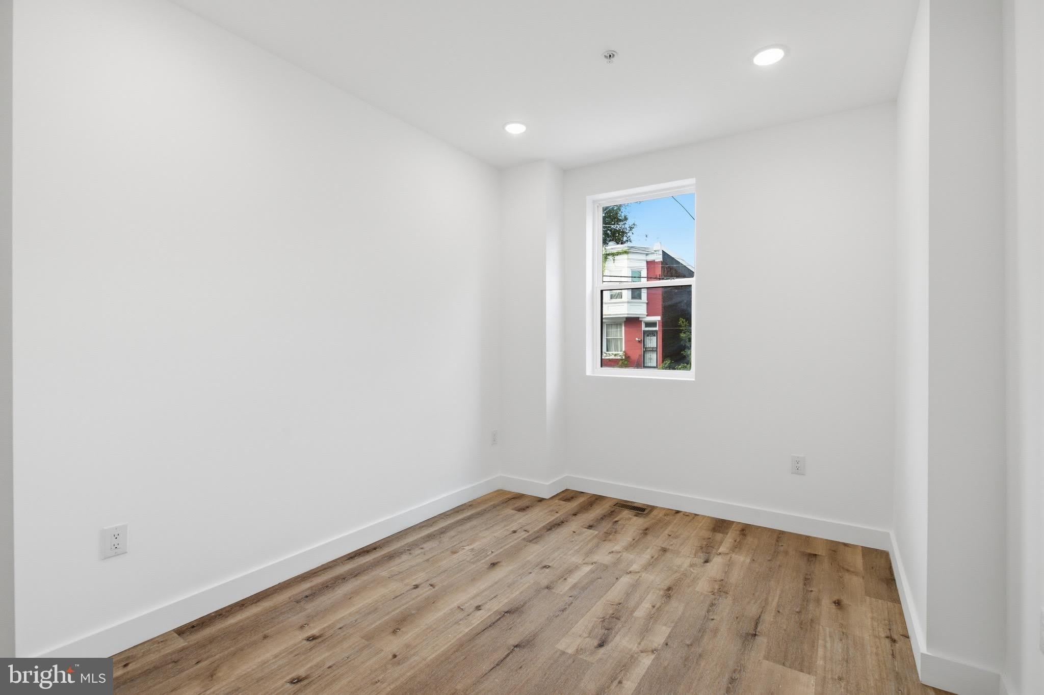 4243 MANTUA Avenue – photo 4