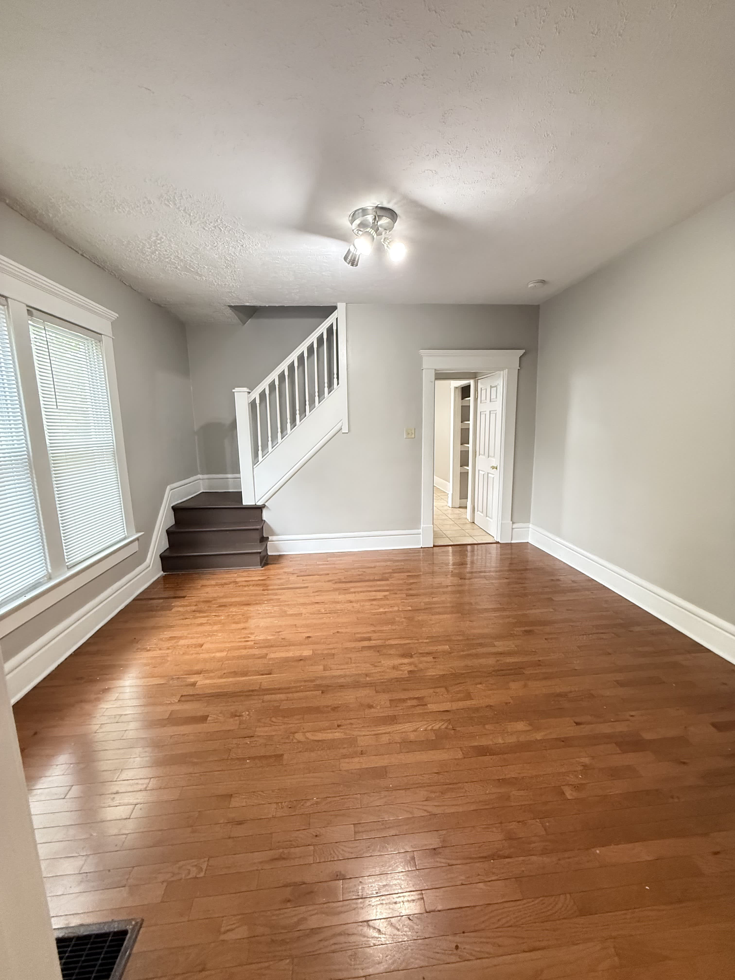 325 Clinton St – photo 4
