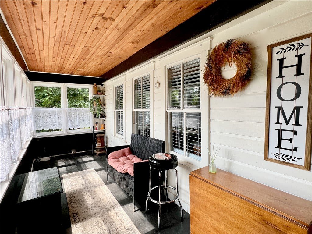 225 Lake Shore Drive S – photo 2