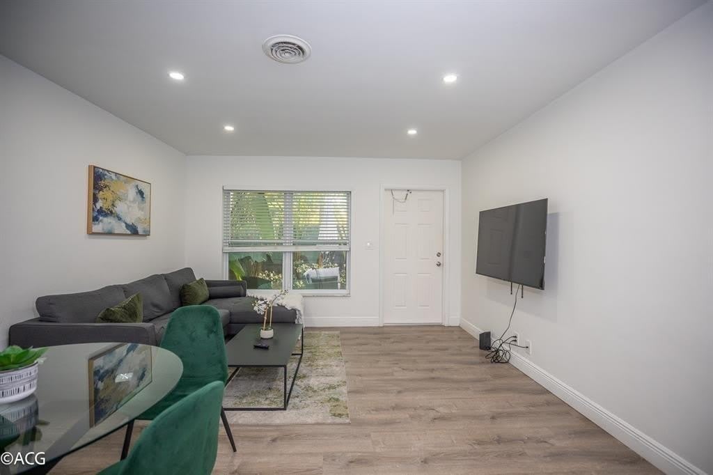 19 NE 16th Street – photo 2