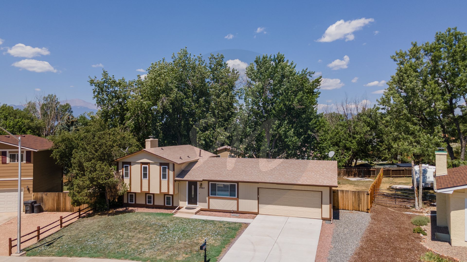 Fully Remodeled Home in Old Farm – photo 2