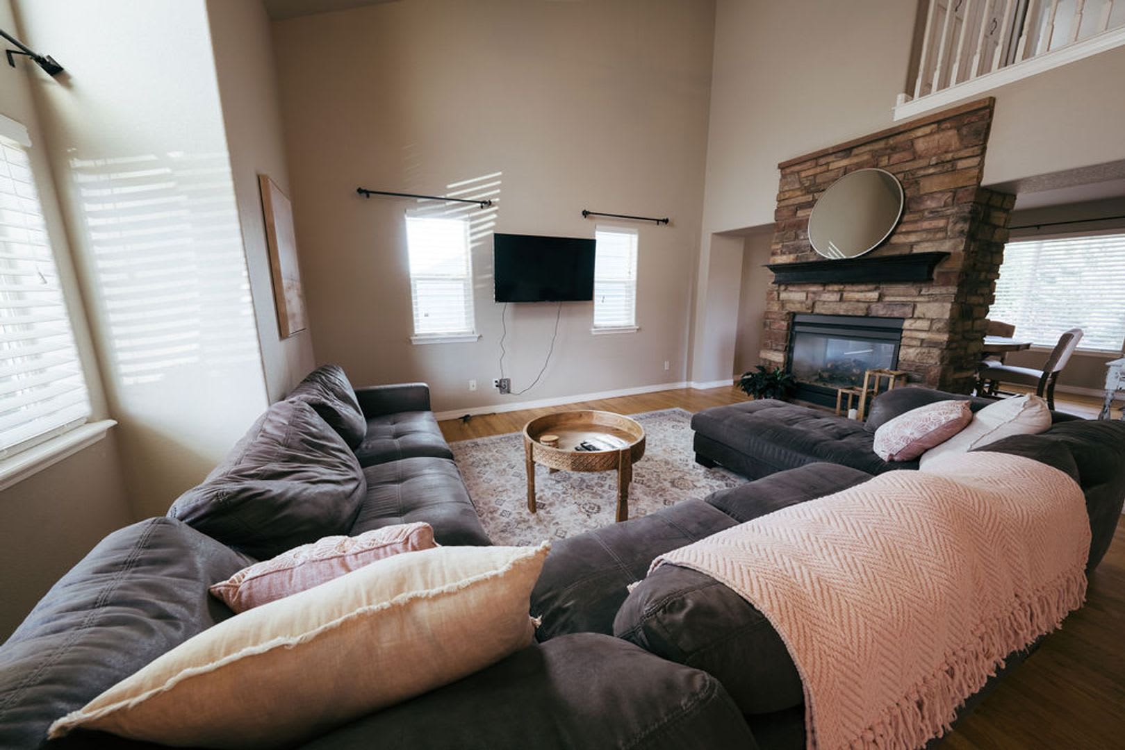 GORGEOUS FULLY FURNISHED 3 Bed 2.25 Bath Home! – photo 5