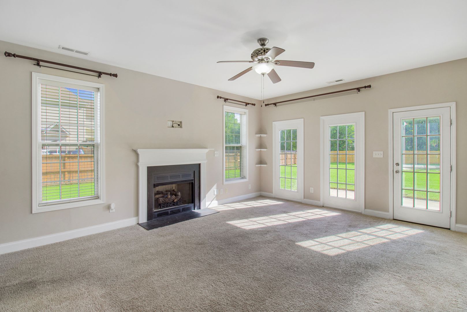 Huge 6 Bedroom Home In The Bluffs On The New River – photo 4