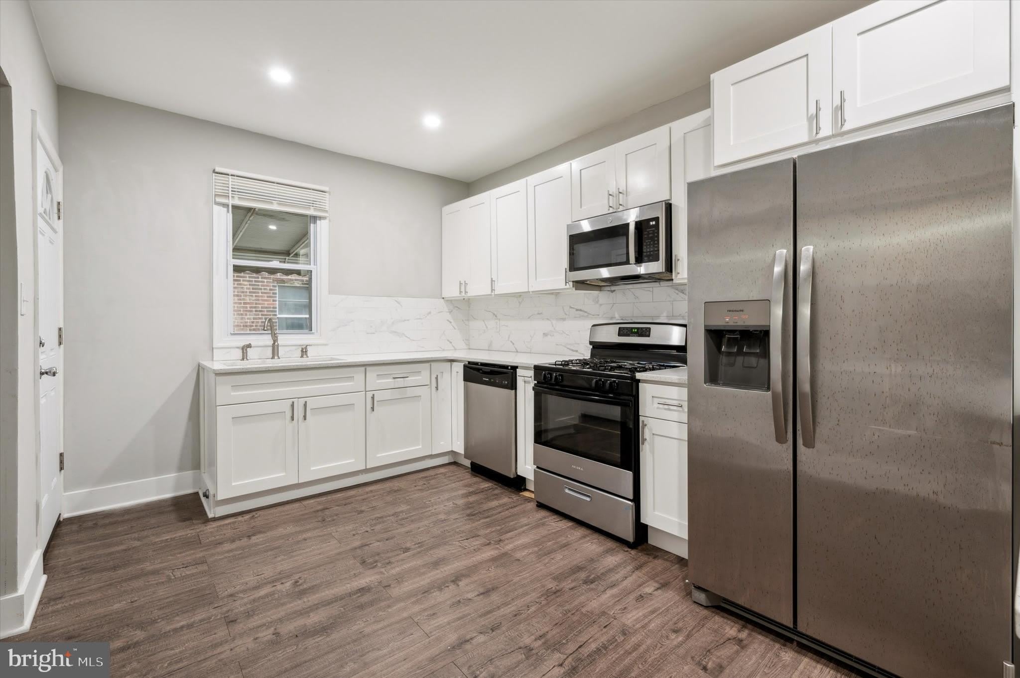 3304 W ALLEGHENY Avenue – photo 3