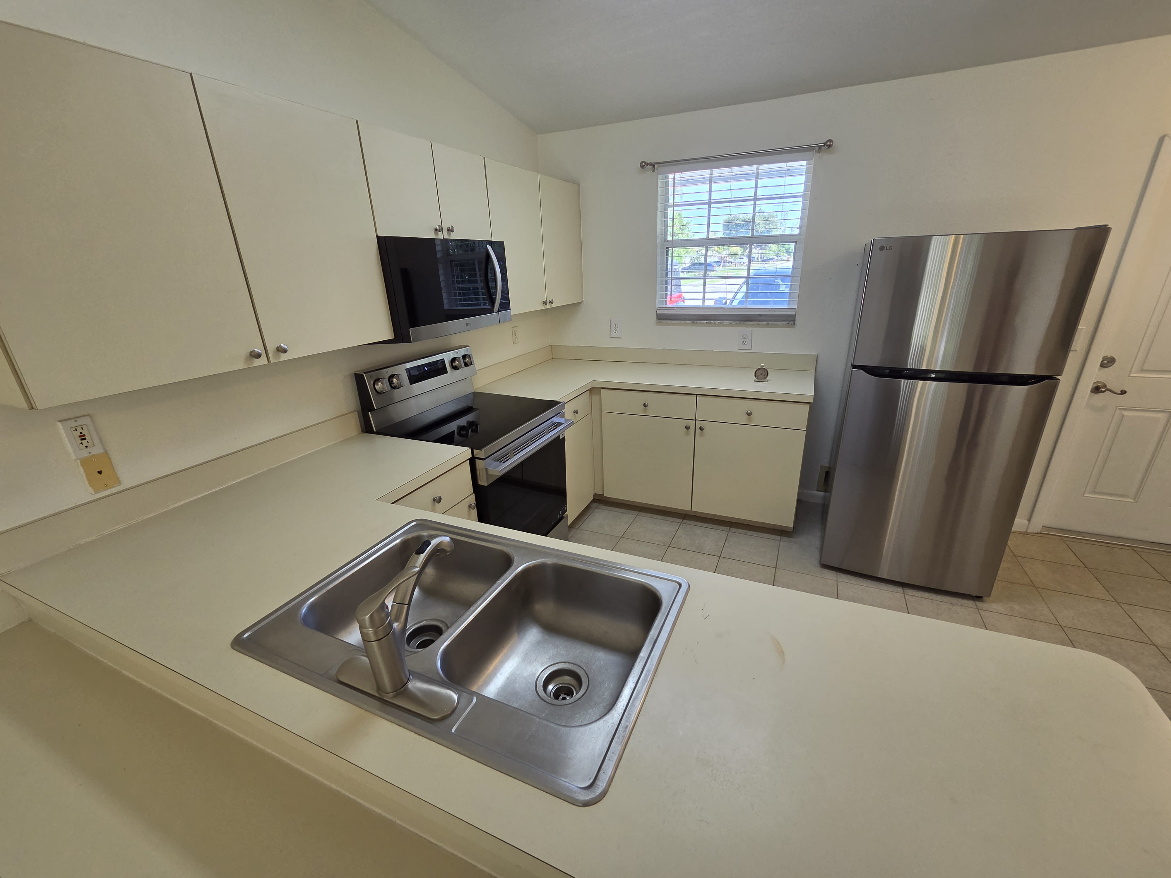9013 San Carlos Boulevard – photo 2
