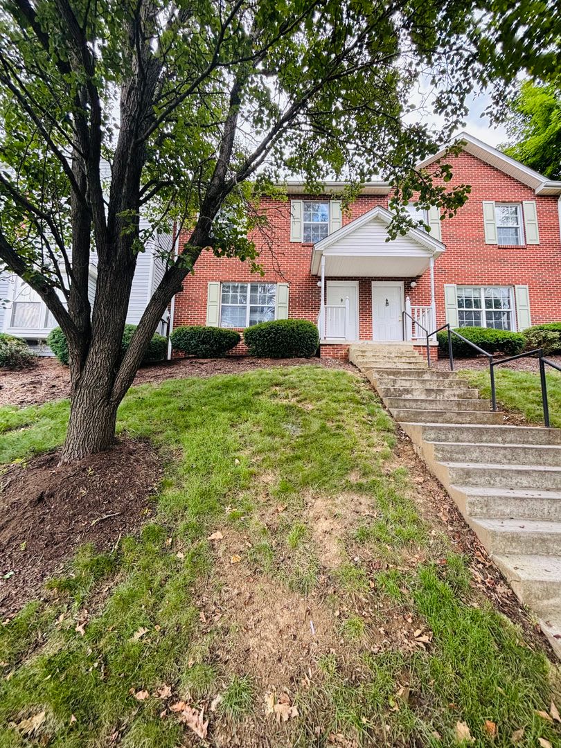 4 Bedroom 2.5 half Bath Townhouse – photo 1