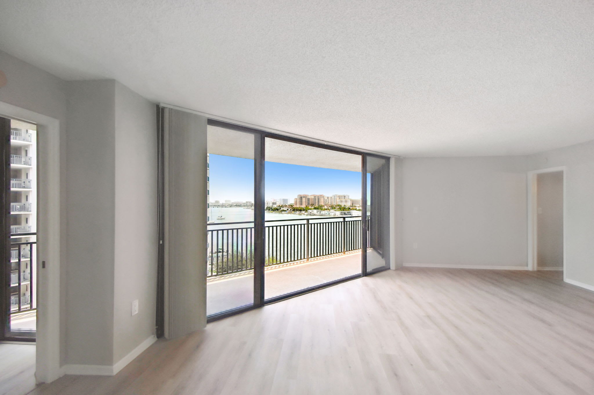 690 ISLAND WAY 212 – photo 4