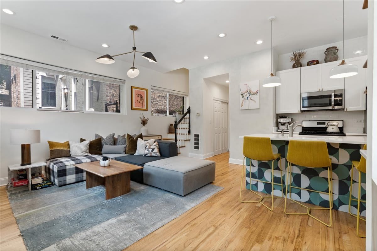 1861 N HOYNE Avenue – photo 2