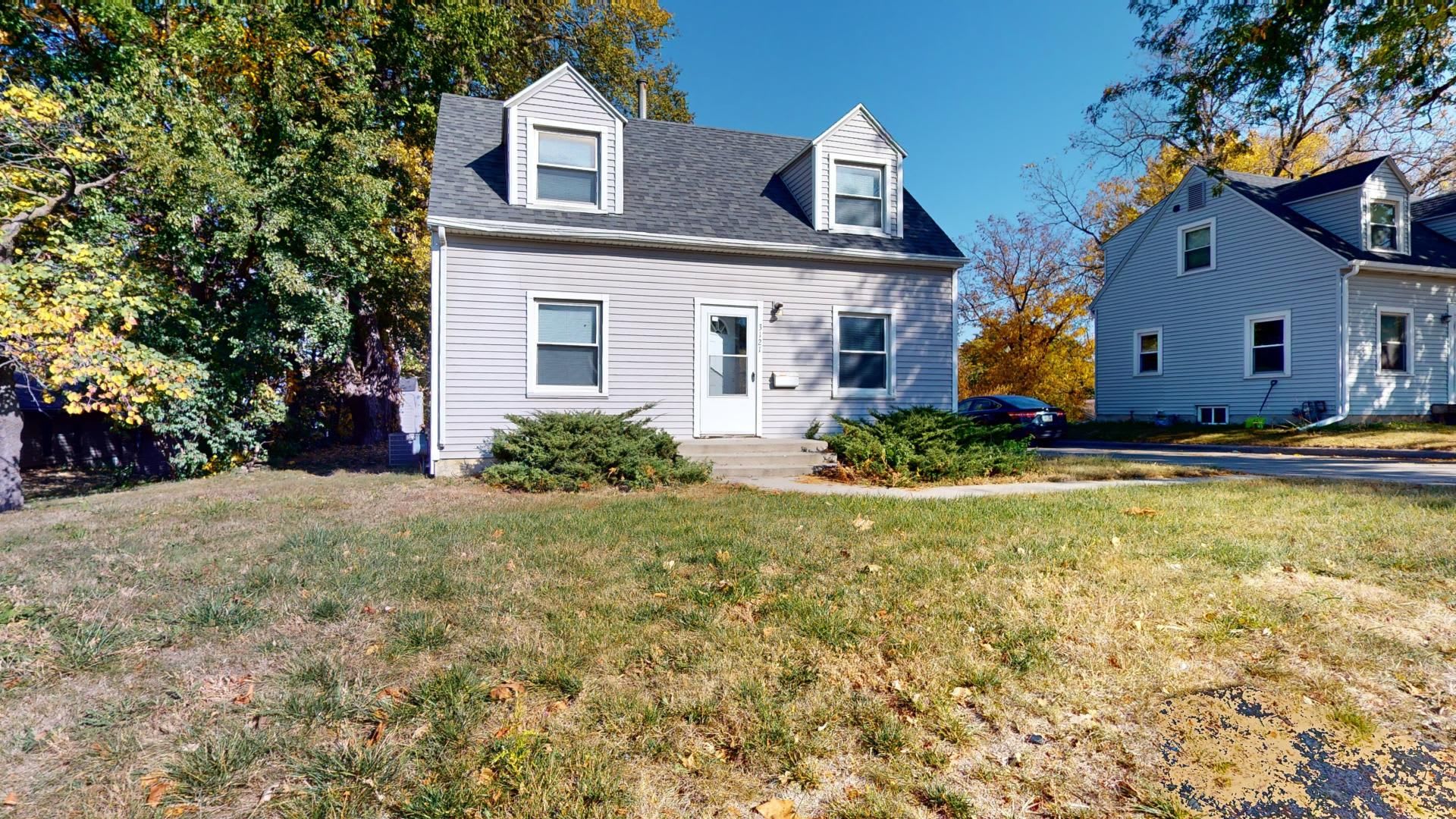 AVAILABLE NOW! Spacious 4 Bedroom House Near Campus – photo 1