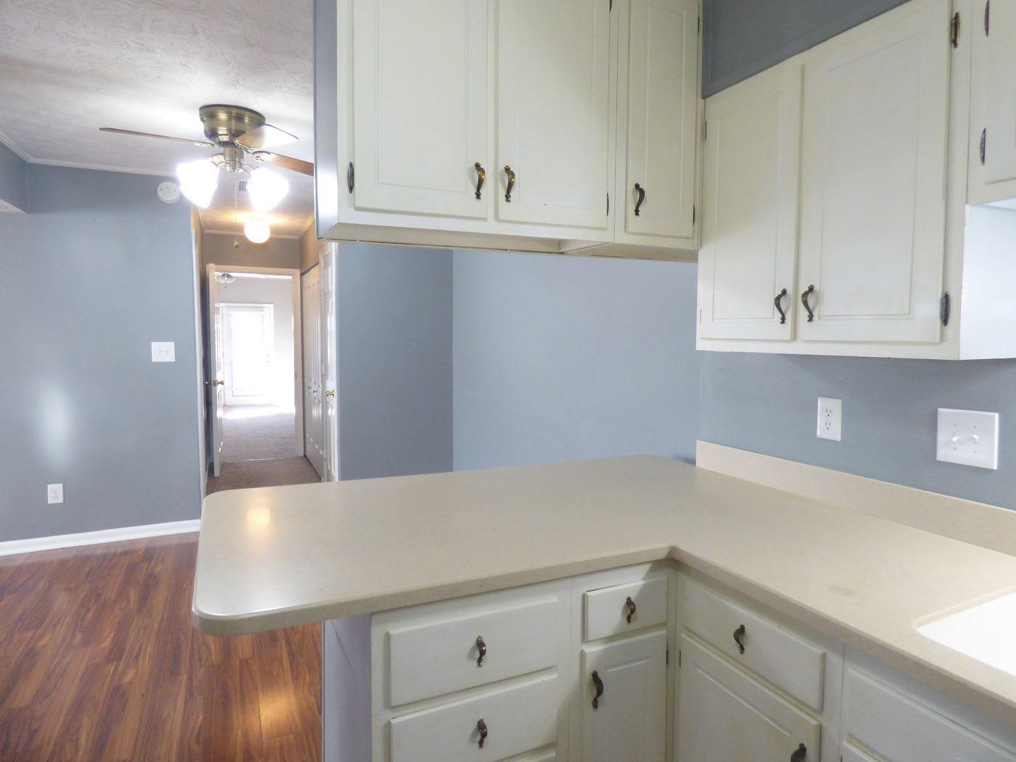 COMING SOON! Beautiful All Electric Townhome! Converted Garage, W/D, Small Pets Ok! – photo 5