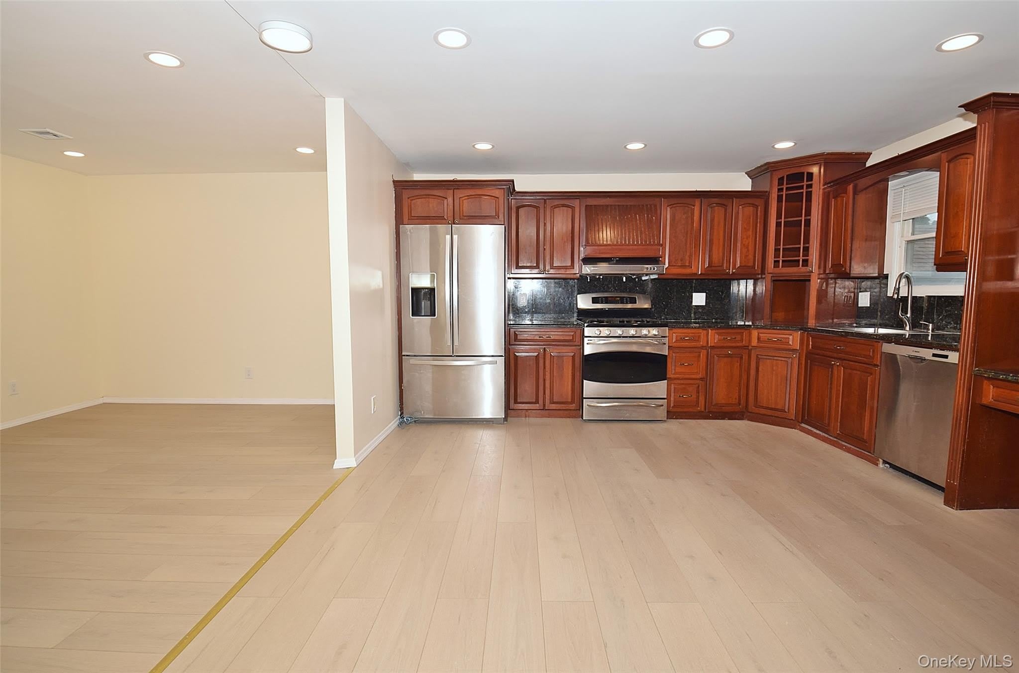 37 Amby Avenue – photo 5