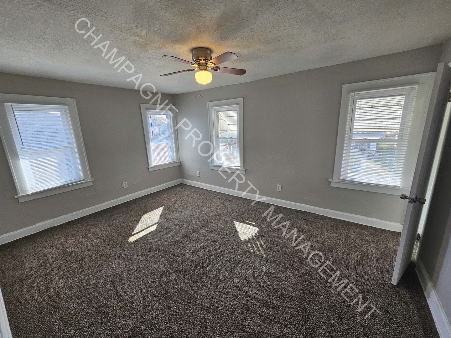 Spacious Home in KC – photo 3