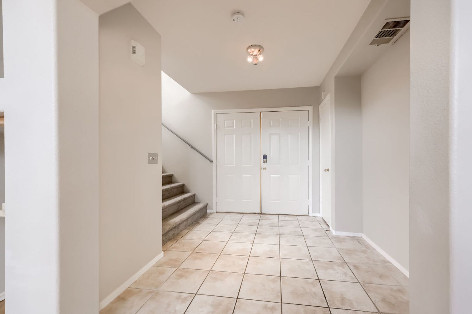 Spacious 3 Bedroom Home With Loft Backyard Retreat – photo 3