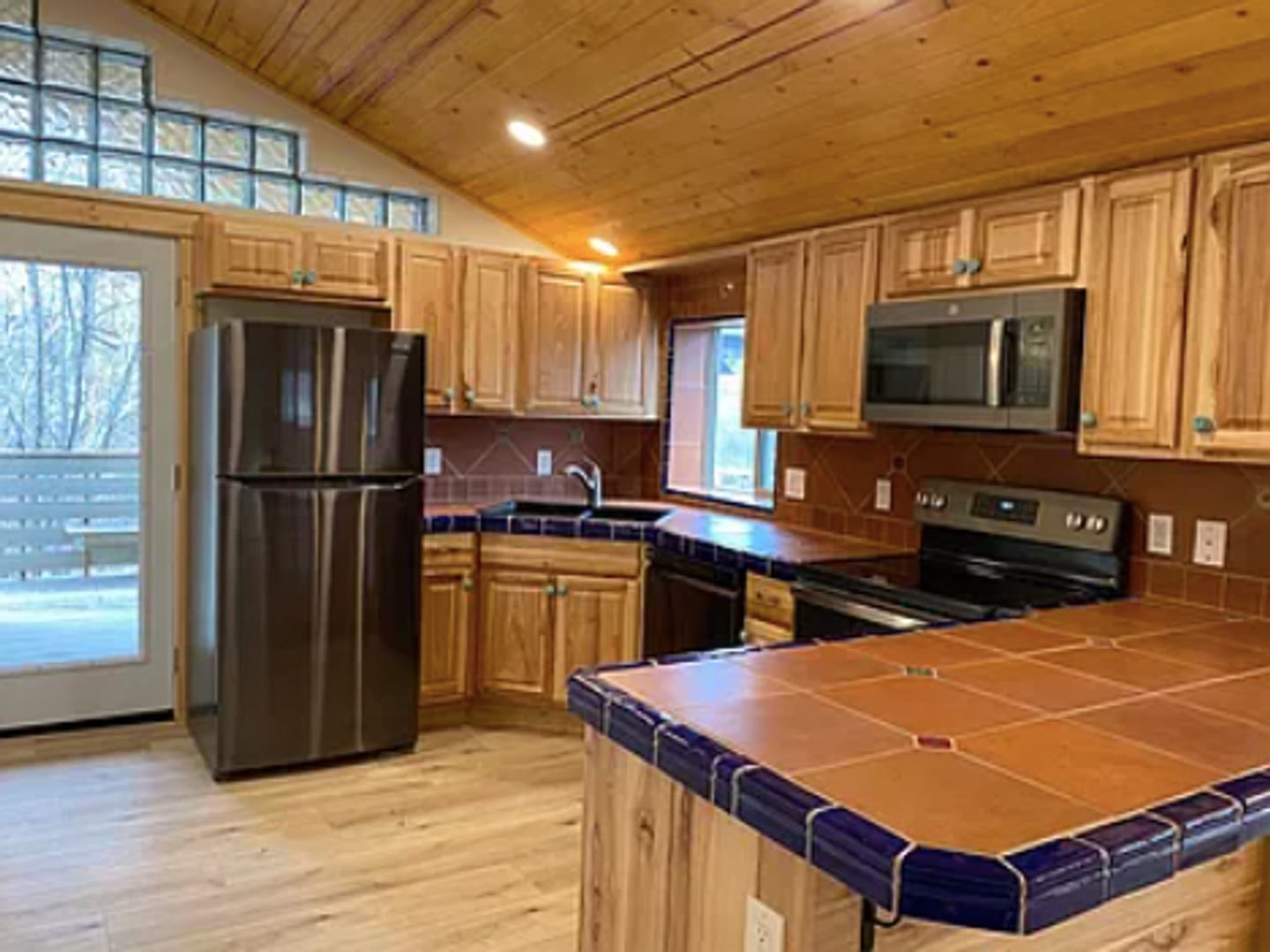 Beautifully Remodeled Downtown Flagstaff Home — Location, Comfort & Style – photo 5
