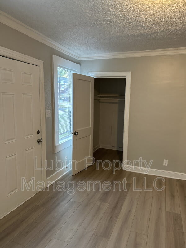 2406 Forest Ave – photo 3