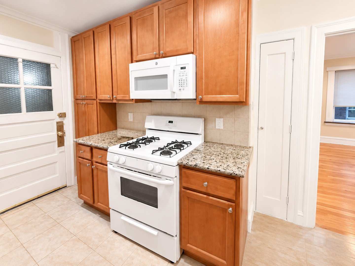 2044 W Farragut Avenue – photo 5