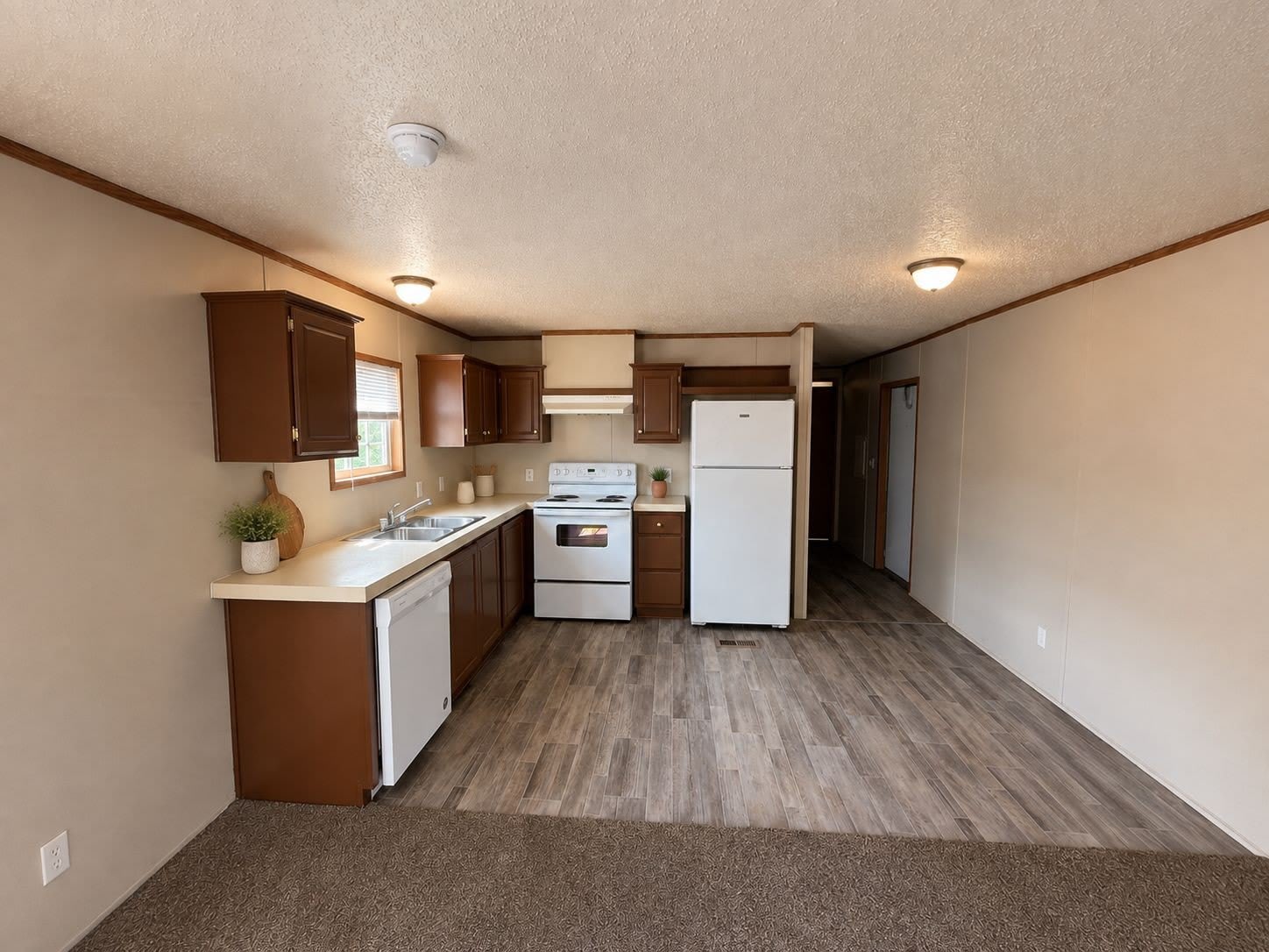 25521 Nuway Avenue – photo 2