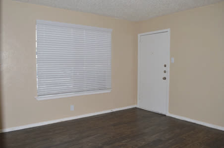 600 West Sadosa Street – photo 1