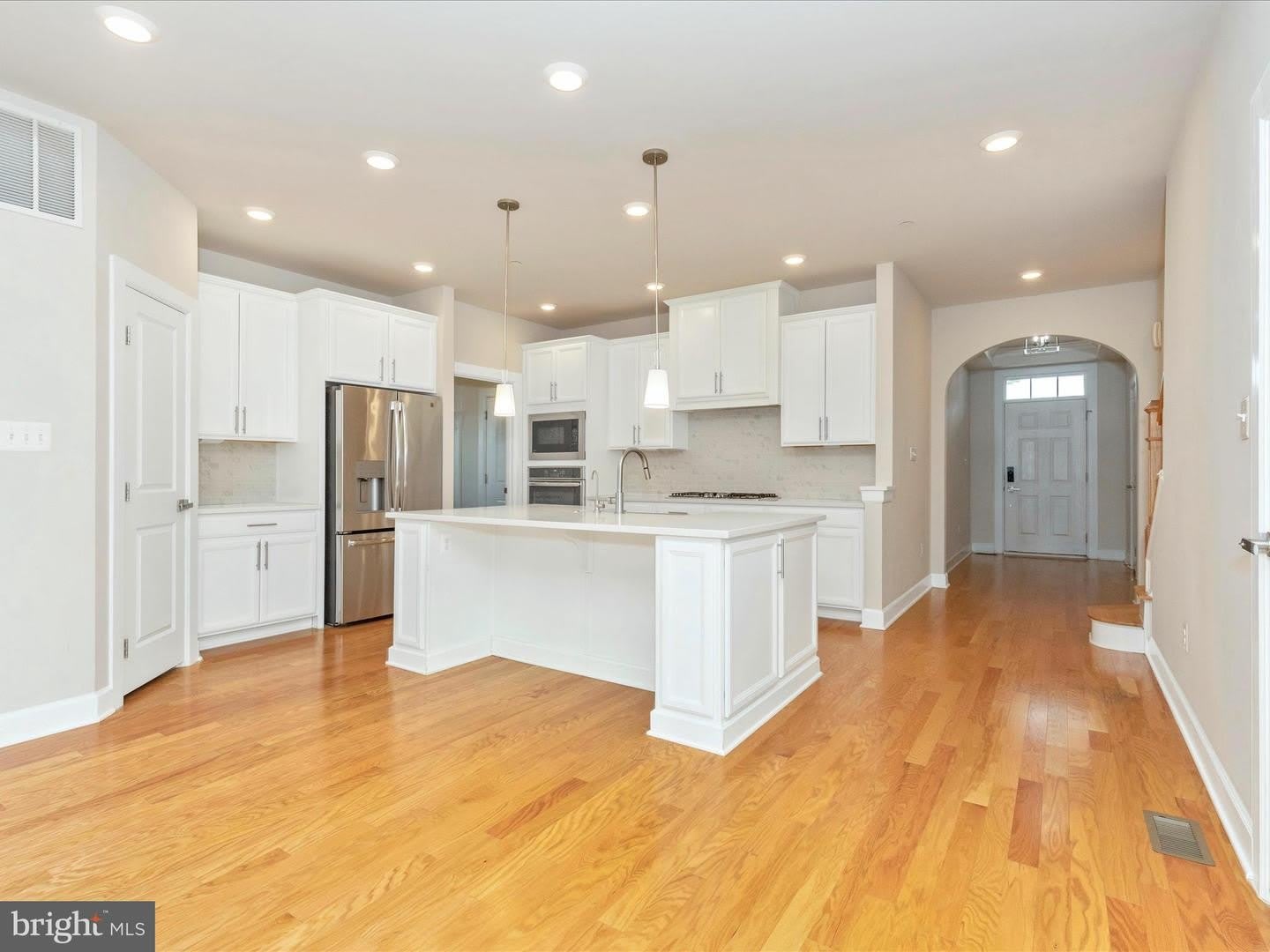 3838 FULHAM RD – photo 5