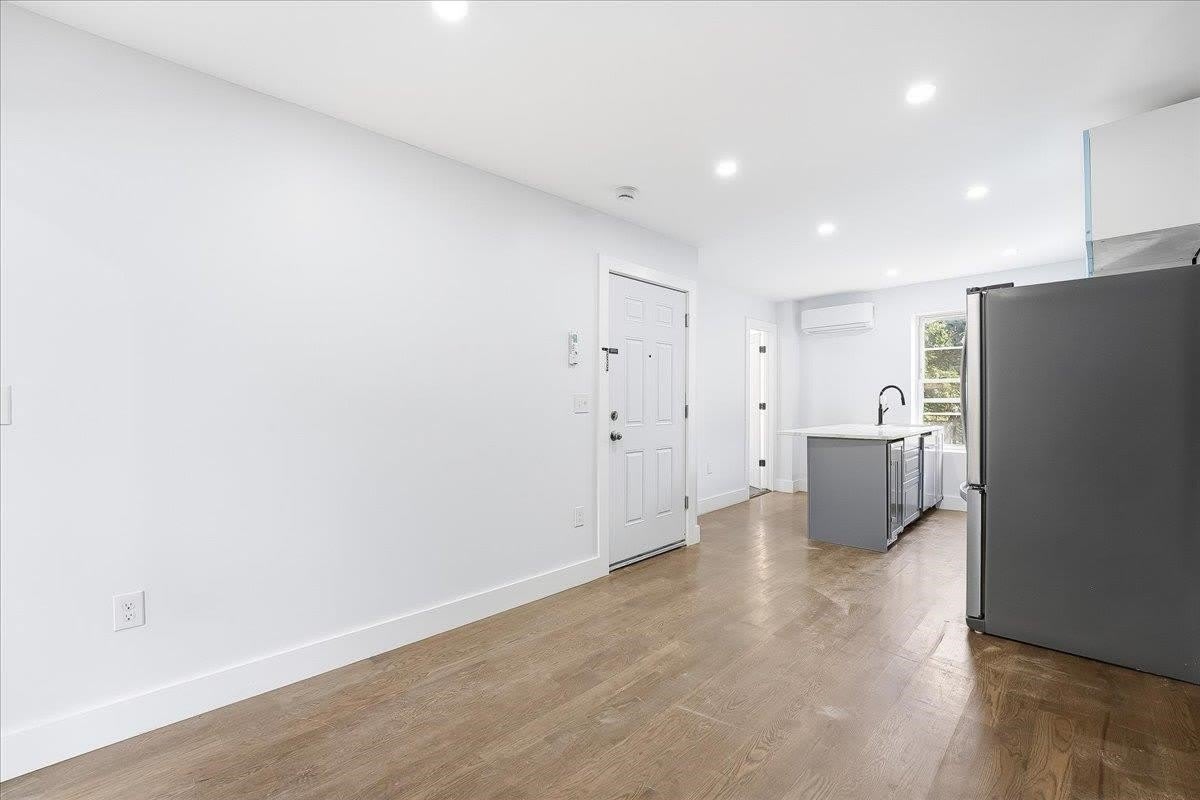 216 6TH ST – photo 4