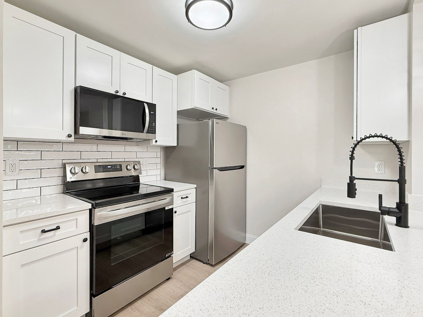 Minutes from Castle Schools*********Prime Location**********Newburgh Indiana 1 Bedroom – photo 1