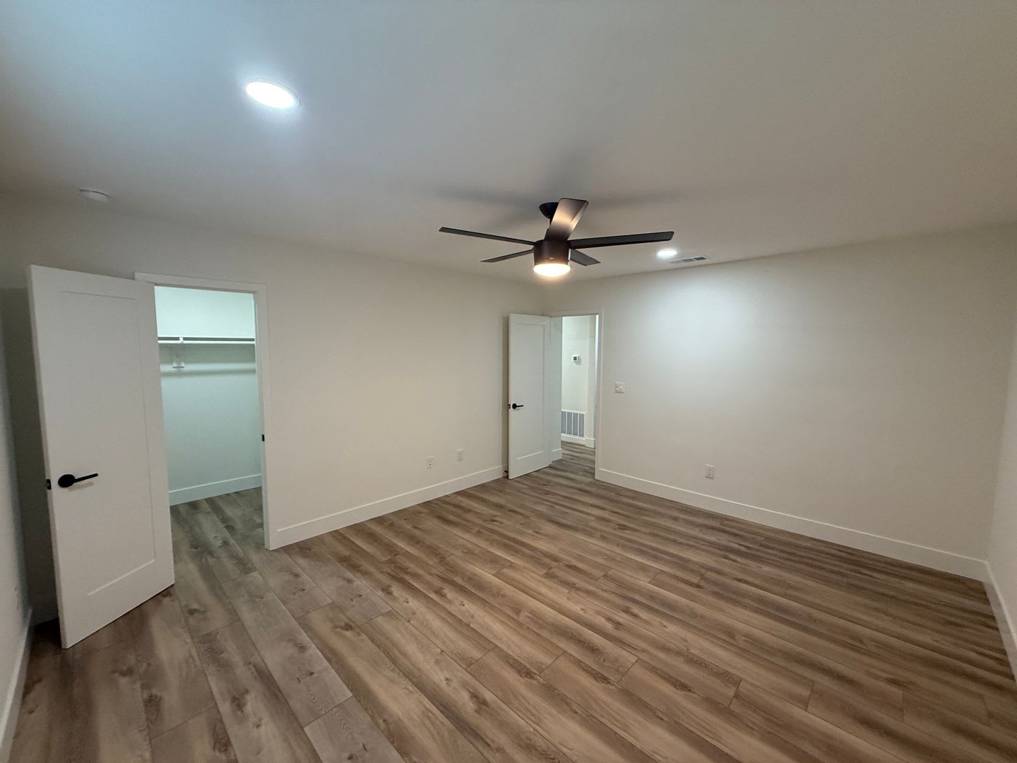 Completely Remodeled 2026 6 Bed 2 Bath Home Near Sdsu Modern Finishes Exceptional Back Yard Space – photo 4