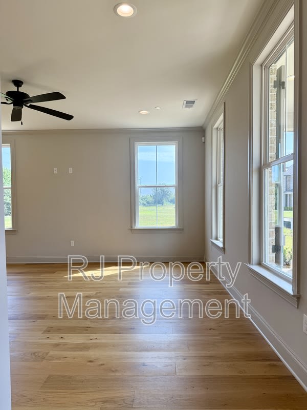 924 Aldwick Dr – photo 3