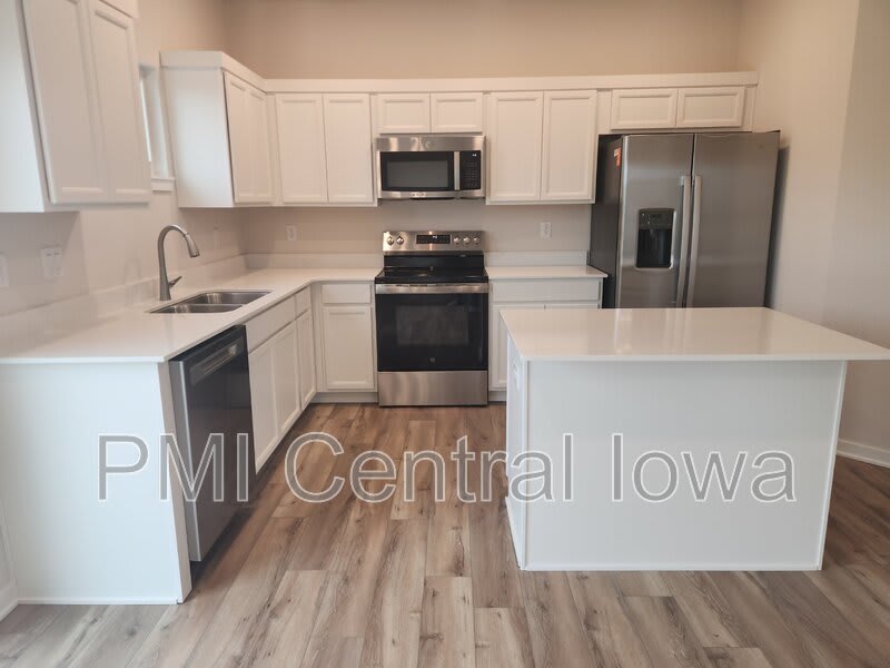 2940 Lund Street – photo 5