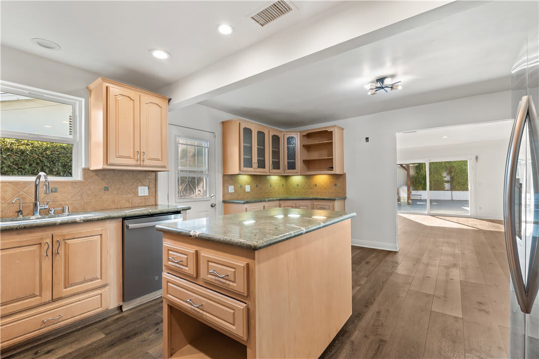 6515 Kenwater Avenue – photo 3