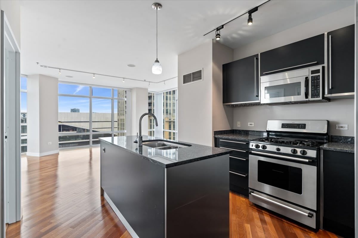 510 W Erie Street – photo 5
