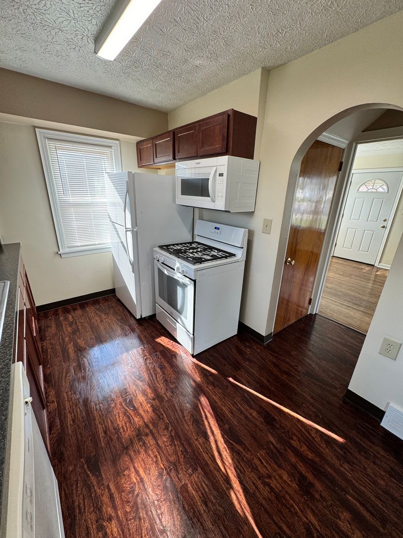625 Churchill Rd – photo 4